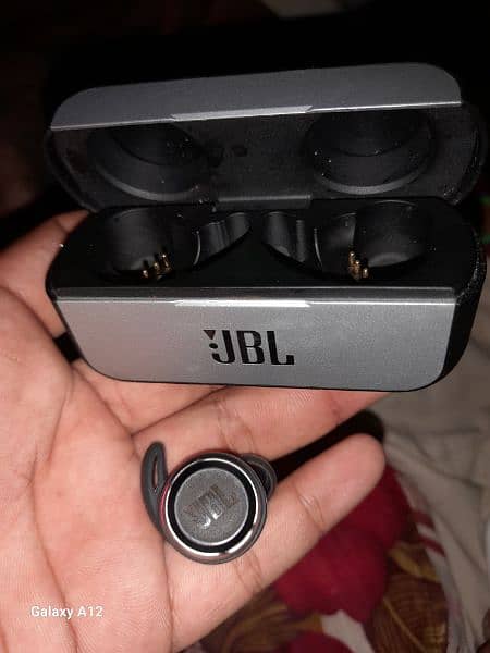 JBL tune reflect flow. only right side 2