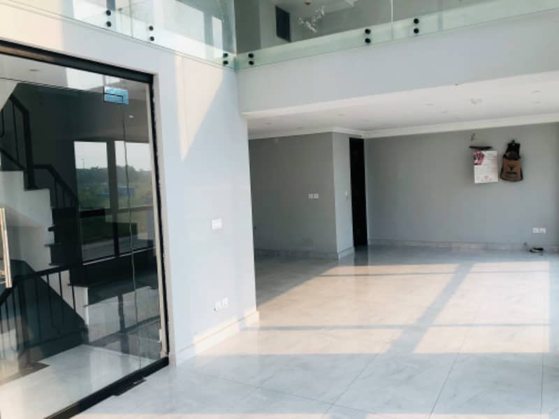 Brand new 4 Marla corner building with lift for rent phase 8 Broadway: 1