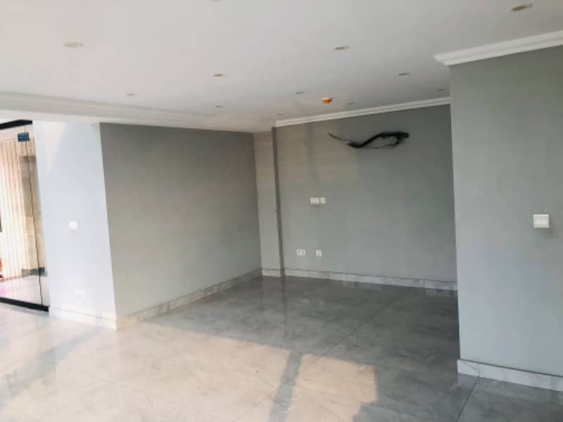 Brand new 4 Marla corner building with lift for rent phase 8 Broadway: 3