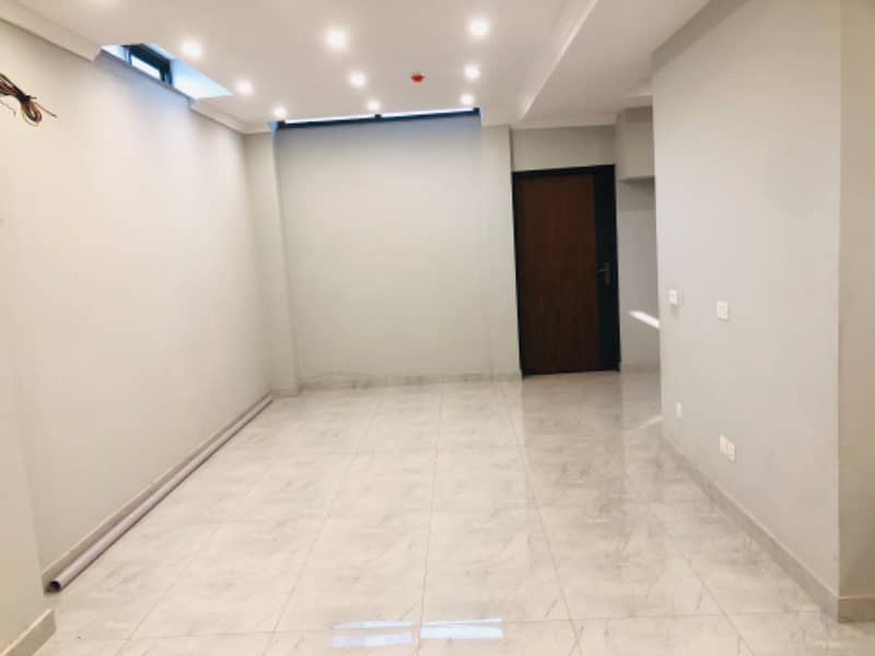 Brand new 4 Marla corner building with lift for rent phase 8 Broadway: 7