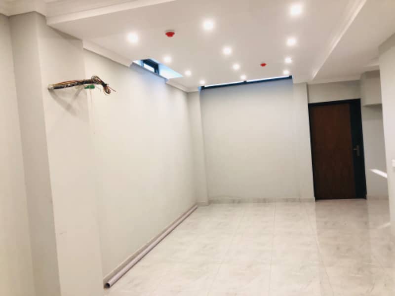 Brand new 4 Marla corner building with lift for rent phase 8 Broadway: 10