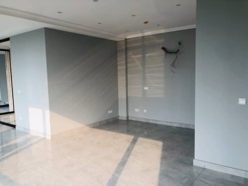 Brand new 4 Marla corner building with lift for rent phase 8 Broadway: 15