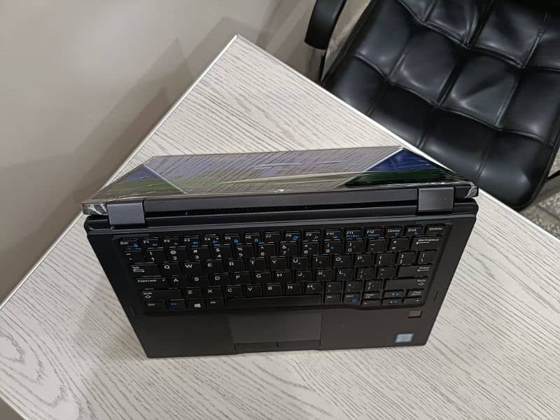 Dell latitude e7389 2 in 1 touch screen core i7 7th gen 13.3 inch 8