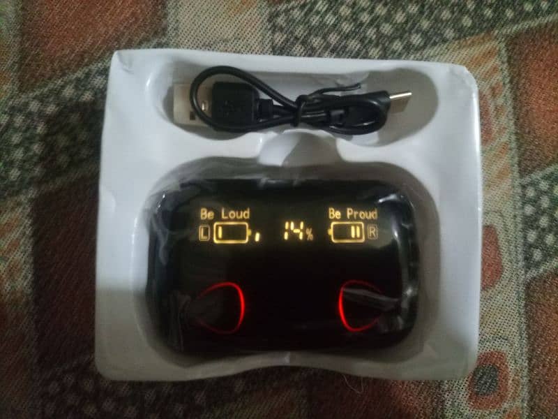 M10 earbuds DAMIX original + power bank in earbuds case realprice 1300 4