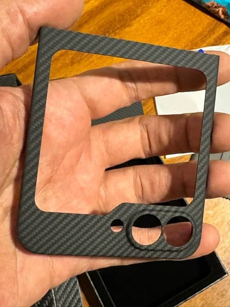 Samsung Flip 6 Carbon Fiber Case 1