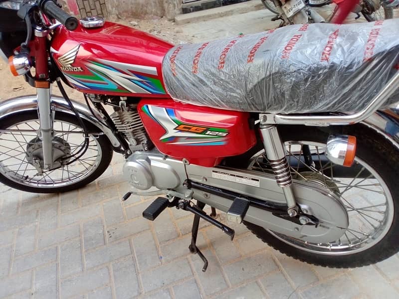 selling my Honda 125 good condition 5