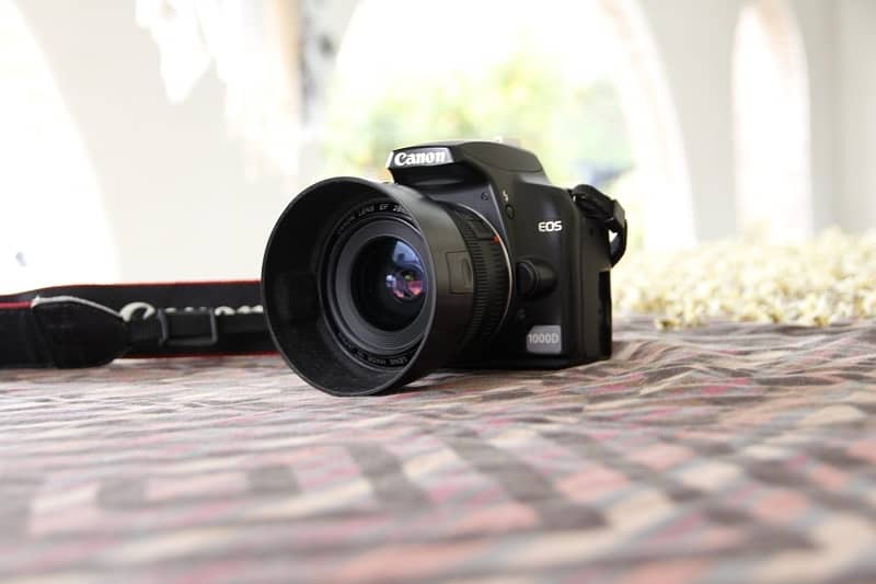 Canon 1000d dslr with 28mm f2.8 prime lens 1