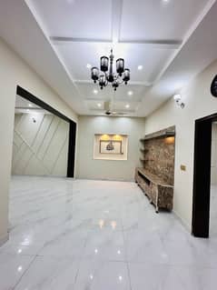 Kanal 3bed separate gate superb lower portion in wapda town (independent) 0