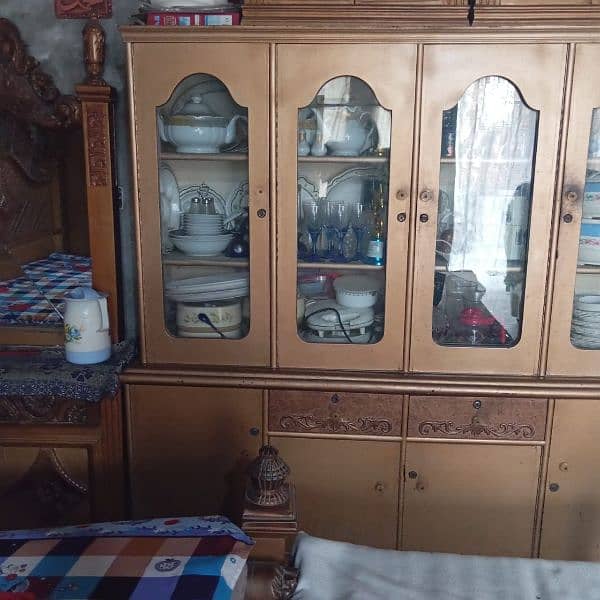 I want to sell my bed, dressing, showcase 1