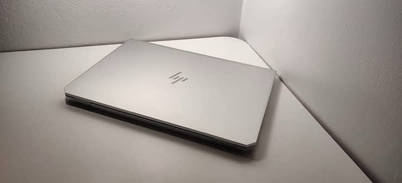 HP ELITEBOOK 1050 G1 i7 8850H 32GB Ram 512SSD 4GB GTX 1050 MaxQ Design 5