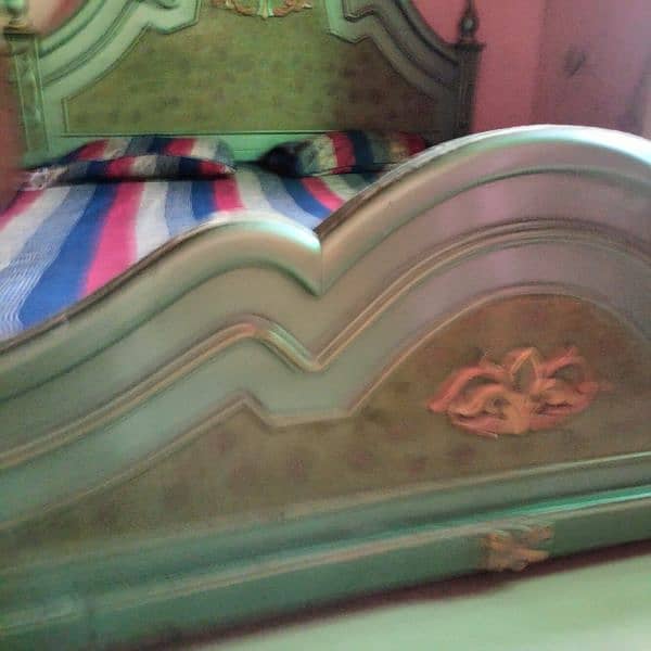 2 Deco Bed and Dressing table 9