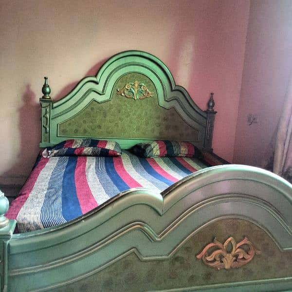 2 Deco Bed and Dressing table 10