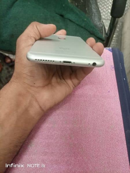 iphone 6S plus. PTA Approved silver & White 128 GB. 3