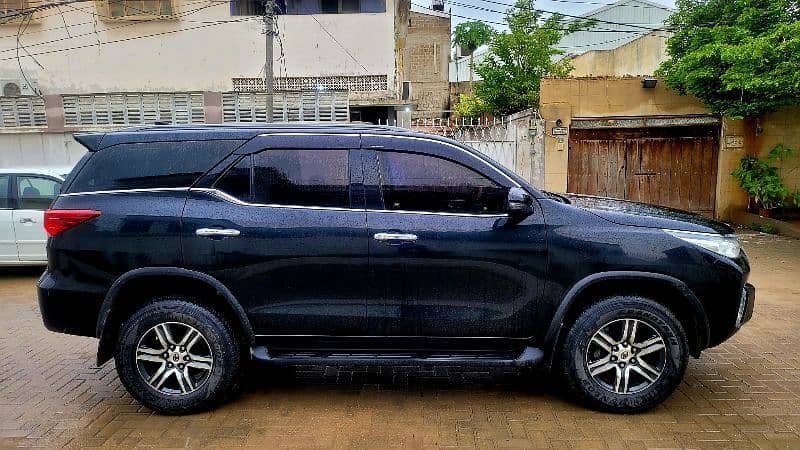 Toyota Fortuner 2021 original 4