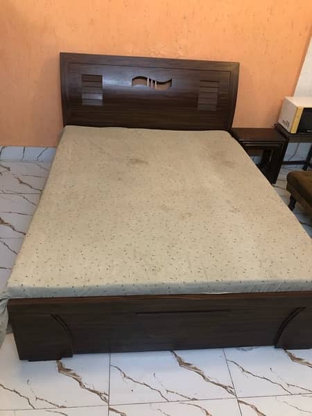 Bed and wardrobe in excellent condition 1