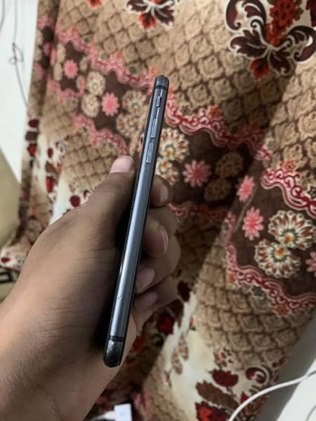 iPhone 8 non pta only panel ka glass change ha all ok 64gb water pack 3