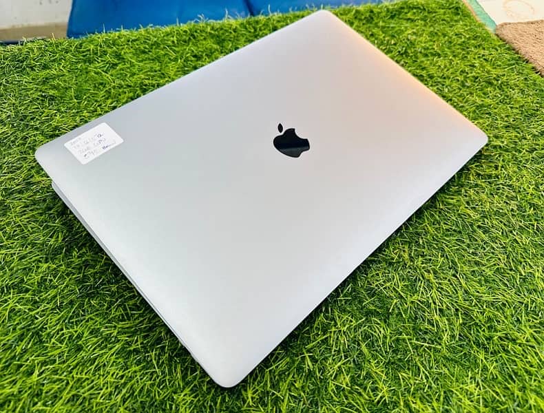 (2018)CORE I9 (32gb/500gb SSD)(4gb GPU) TOUCHBAAR (MACBOOK PRO 15.4’’) 8