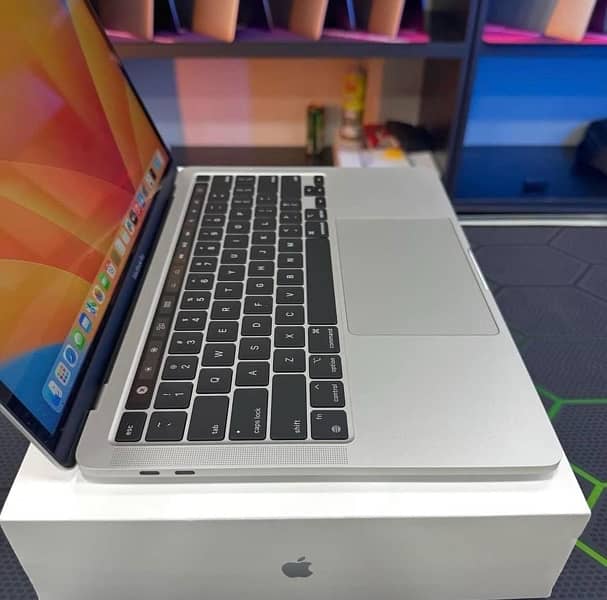 MACBOOK PRO 13.3’’ (2018) CORE I7 (16/256gb SSD)TOUCHBAAR (SPACE GRAY) 10