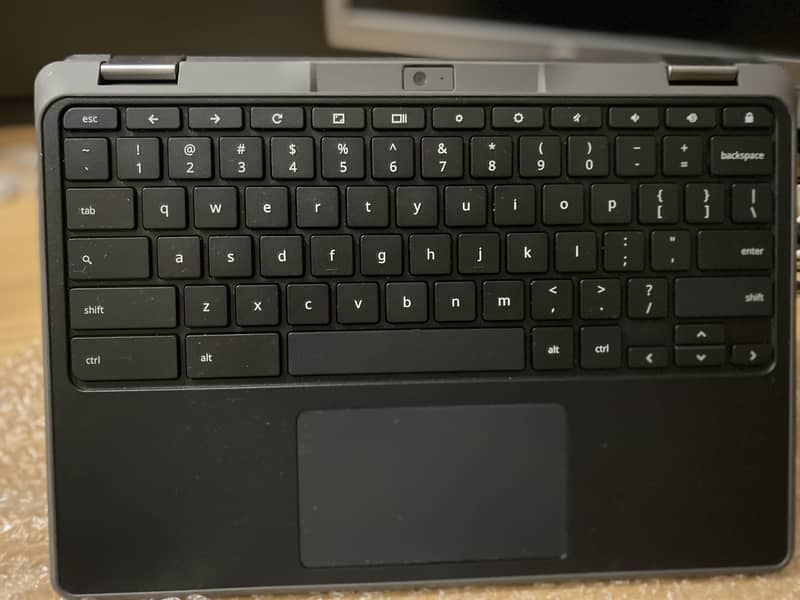 Acer R751T Dual camera touch screen chromebook 4