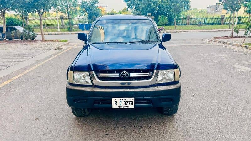 Toyota Hilux 2002 1