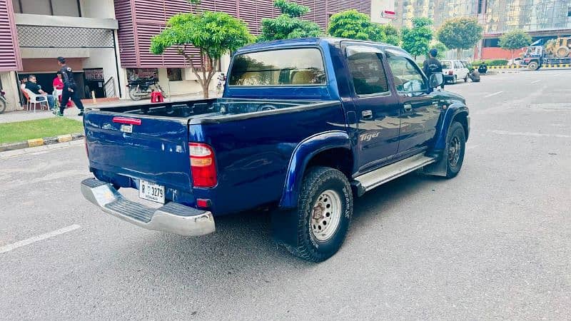 Toyota Hilux 2002 4