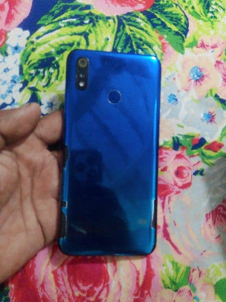 realme 3 2