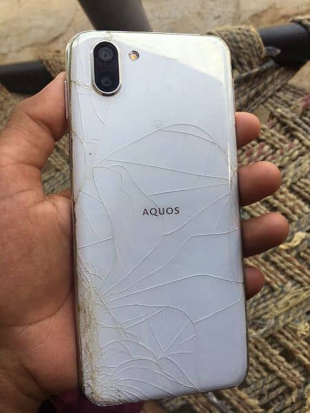 Sharp Aquos r2 non pta 6