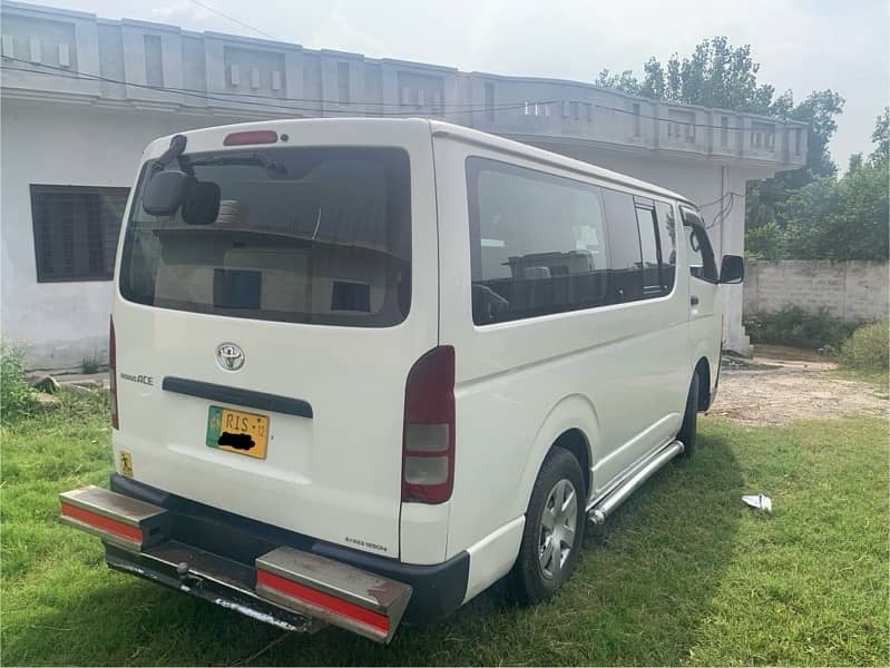 Toyota Hiace 2007 4