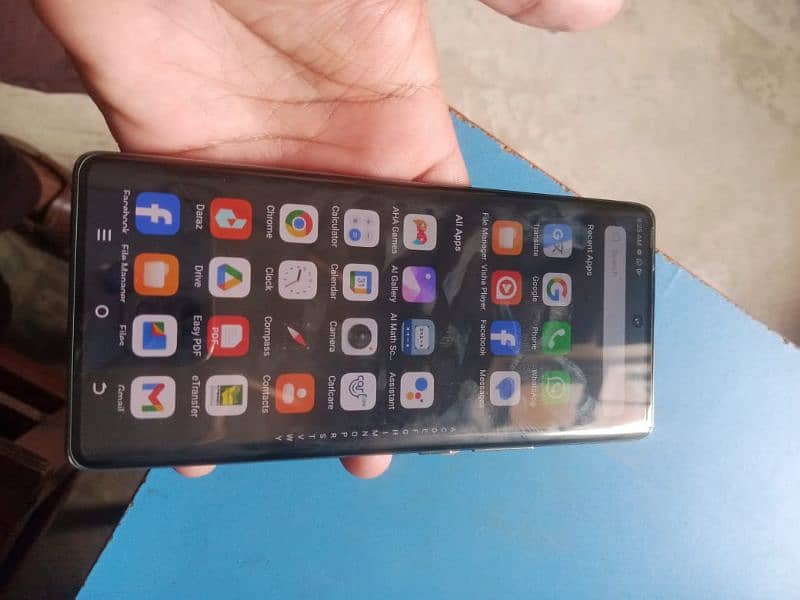 I am selling my techno mobile spark 20 pro + one week used 10/10 cndtn 3