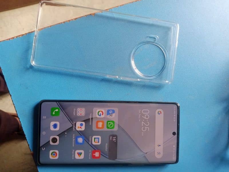 I am selling my techno mobile spark 20 pro + one week used 10/10 cndtn 4