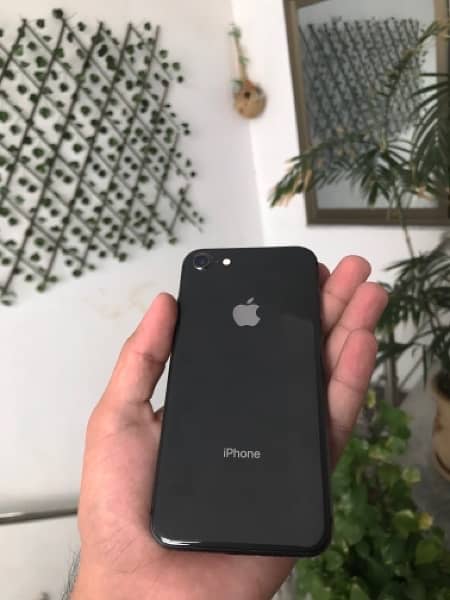 Iphone 8 ( Non-PTA ) 1