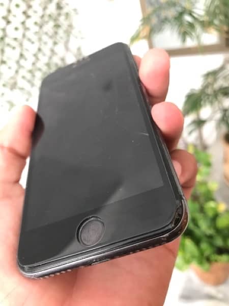 Iphone 8 ( Non-PTA ) 2