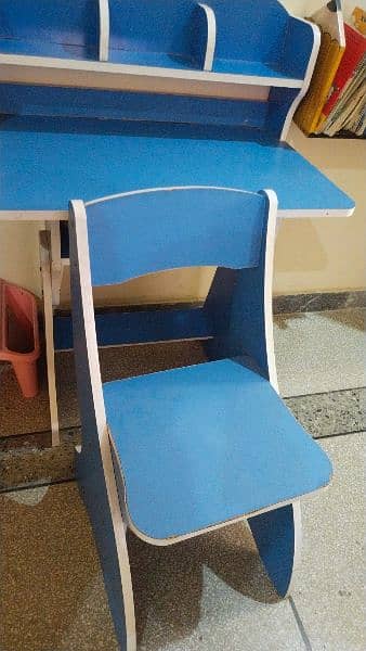 kids study table and chair 2