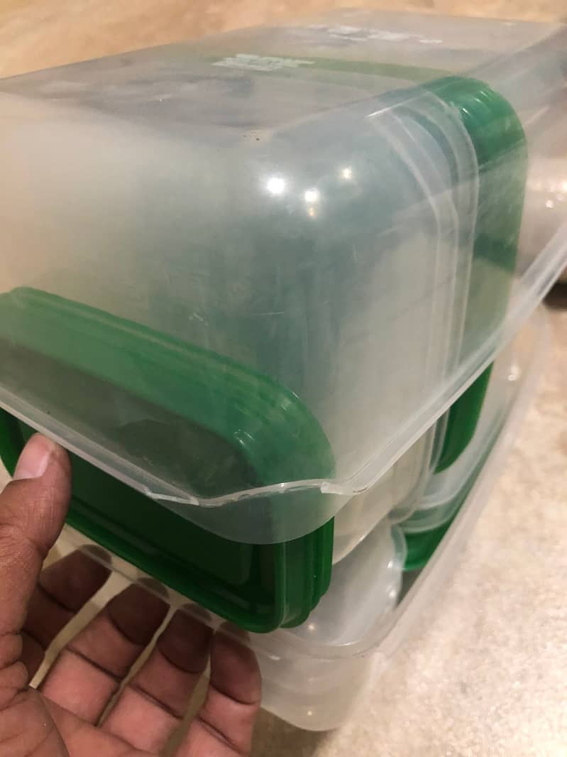 Ikea food container slightly damage large 2 boxes but not issue in pac 5