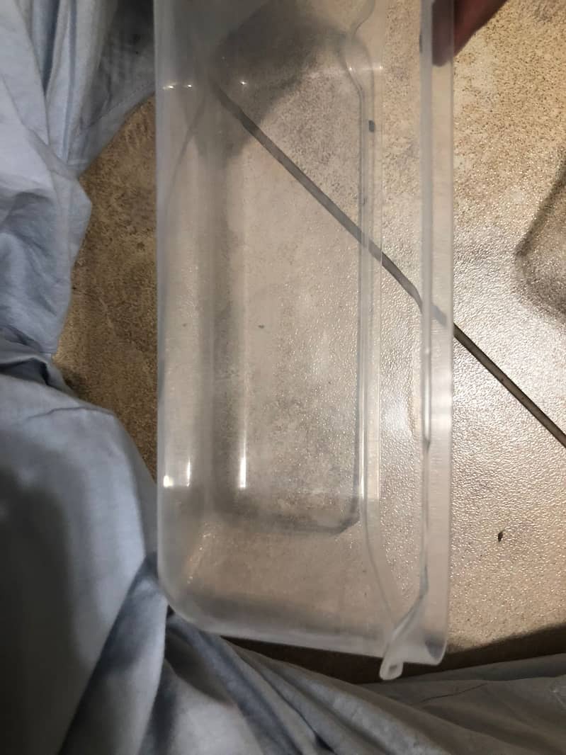 Ikea food container slightly damage large 2 boxes but not issue in pac 6