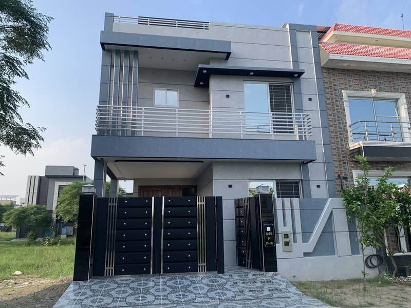 5 MARLA ULRA MODERN BEAUTIFUL HOUSE IS AVAILABLE FOR SALE IN DHA PHASE 11 RAHBAR SECTOR 2 1