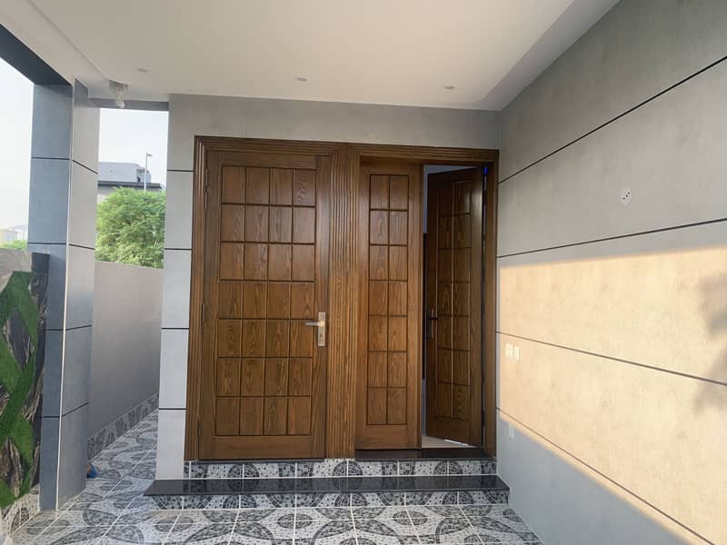 5 MARLA ULRA MODERN BEAUTIFUL HOUSE IS AVAILABLE FOR SALE IN DHA PHASE 11 RAHBAR SECTOR 2 4