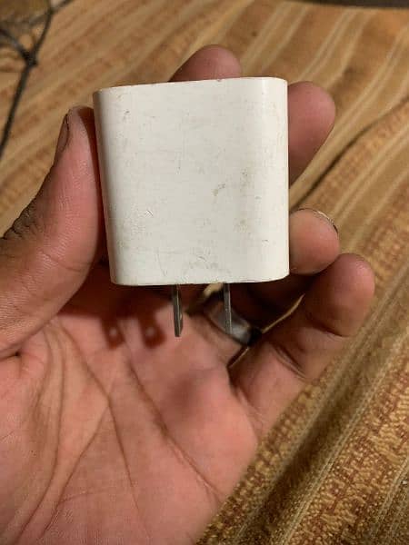 iPhone charger 20 volt 1