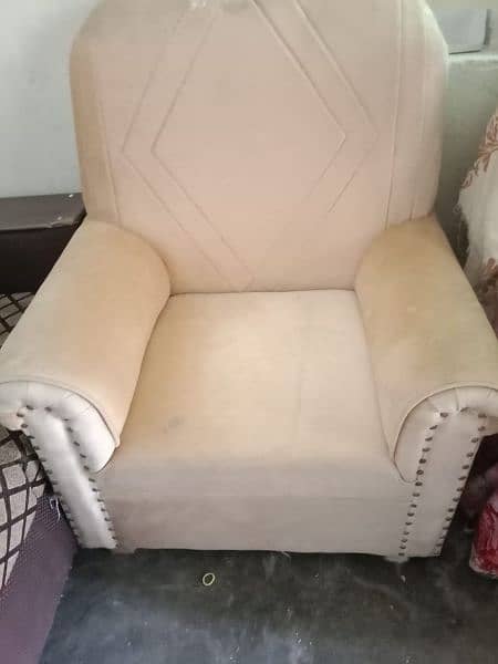 5 seater Sofa set just like new. not used. 6