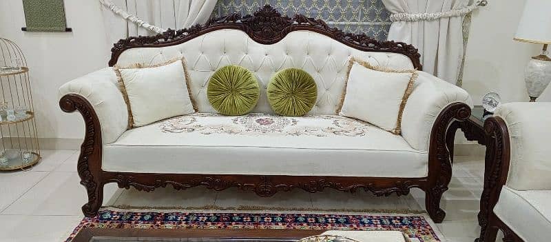 Seven seater sofa set 90% good condition Chiniote Material 100% 3