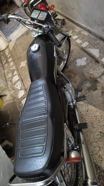 Honda 125 2011 Model for Sale in good condition 3