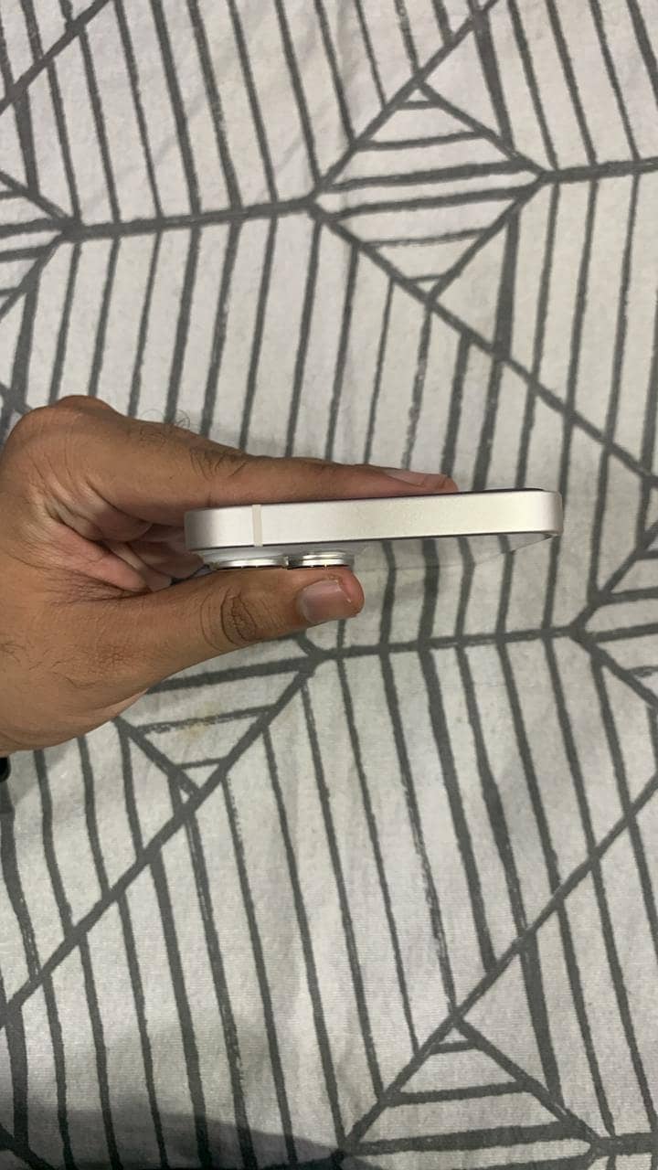 IPhone 14 256GB Factory Unlock LLA Model 3