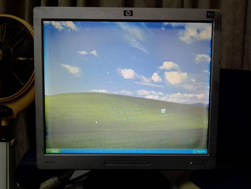 HP 17inch LCD monitor. Working but marks on screen 0