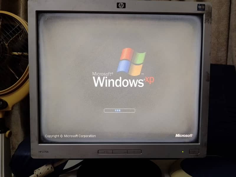 HP 17inch LCD monitor. Working but marks on screen 1