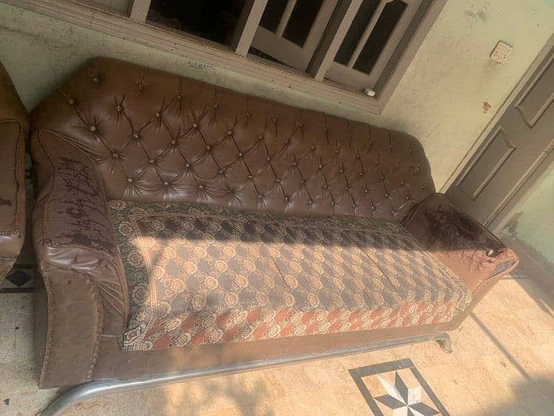 sofa set in good conditionn 3