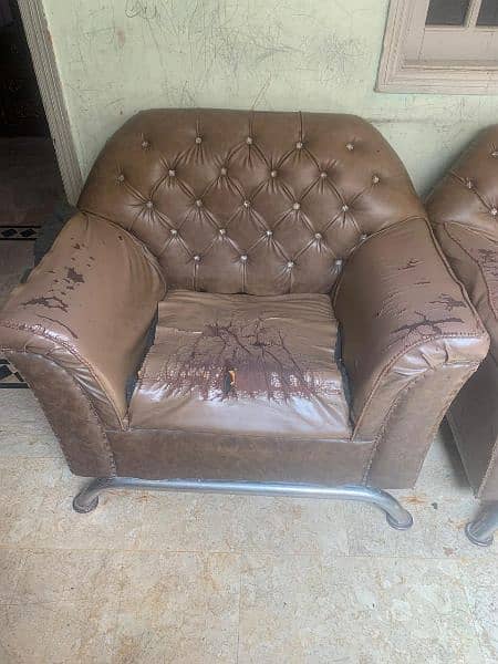 sofa set in good conditionn 4