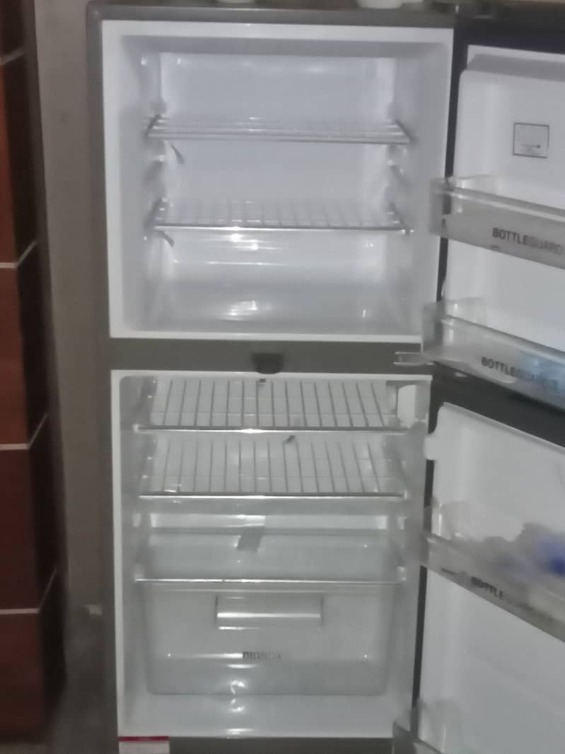 2 Hair fridge for sale in new condition 1