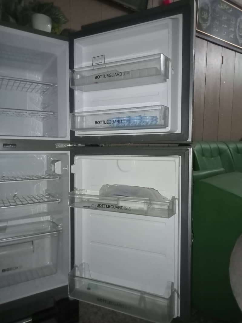 2 Hair fridge for sale in new condition 2