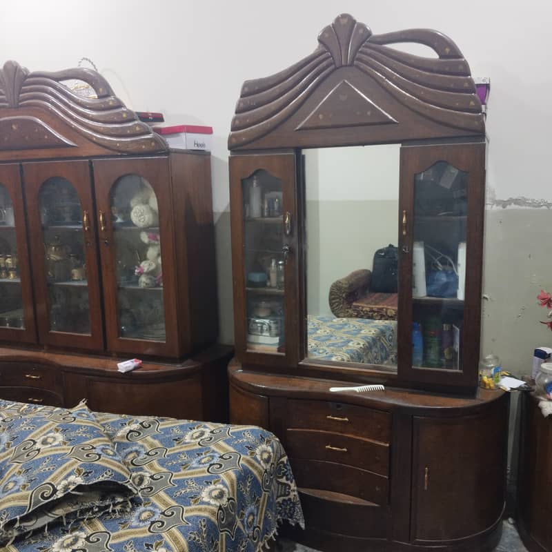 Dressing table and show pice 1