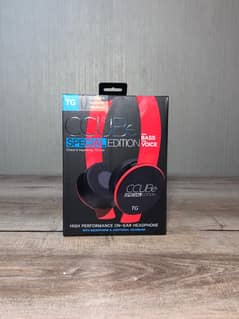 Special editing wired headphone were released in two color, "Black&Red